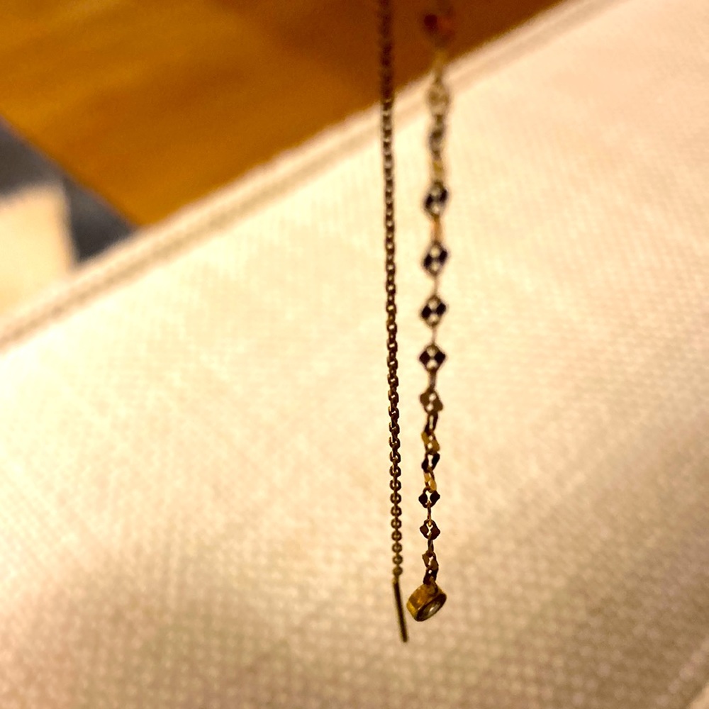 Single earring for an asymmetrical look! Dainty and pretty! Comfortable too.